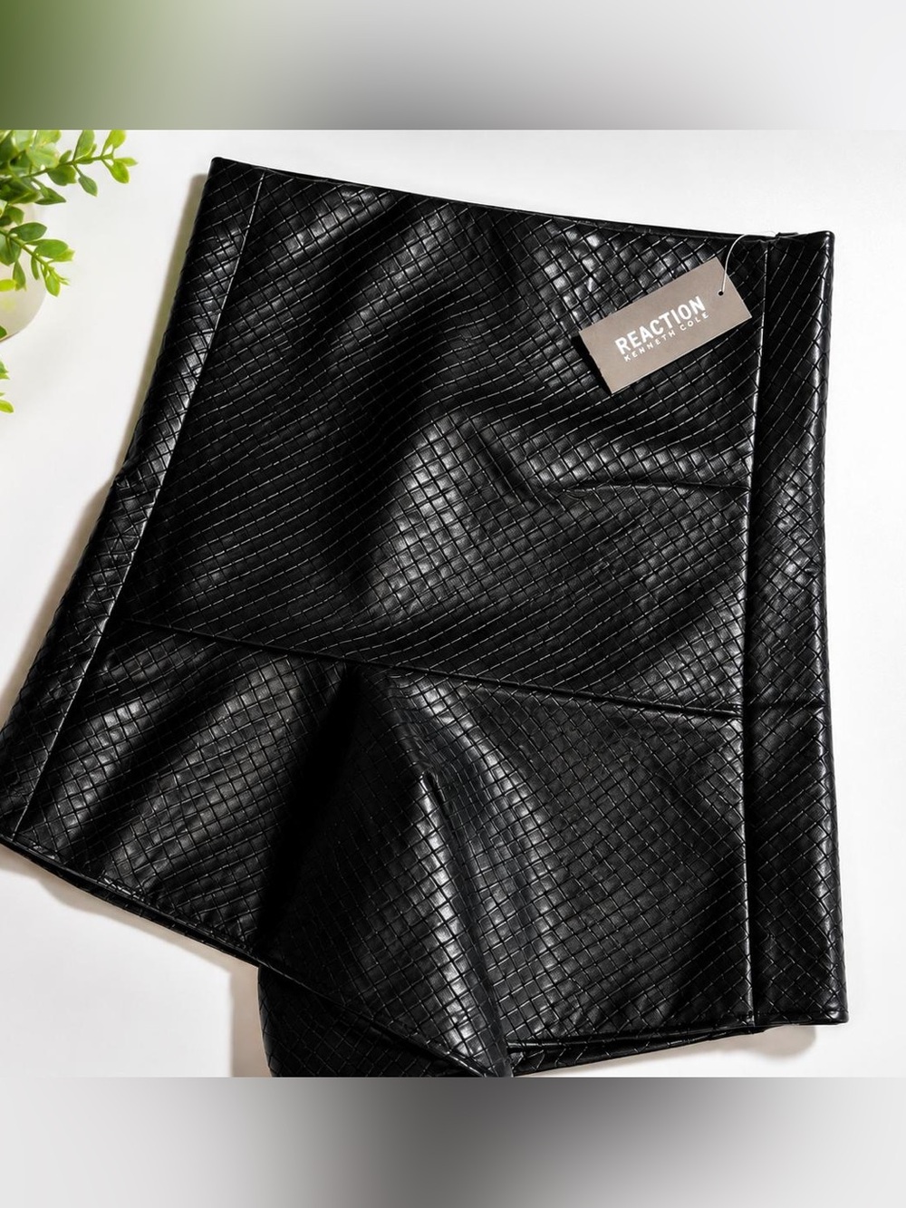 NWT Kenneth Cole Reaction Textured Faux Leather Shorts Size 16 Black Chic